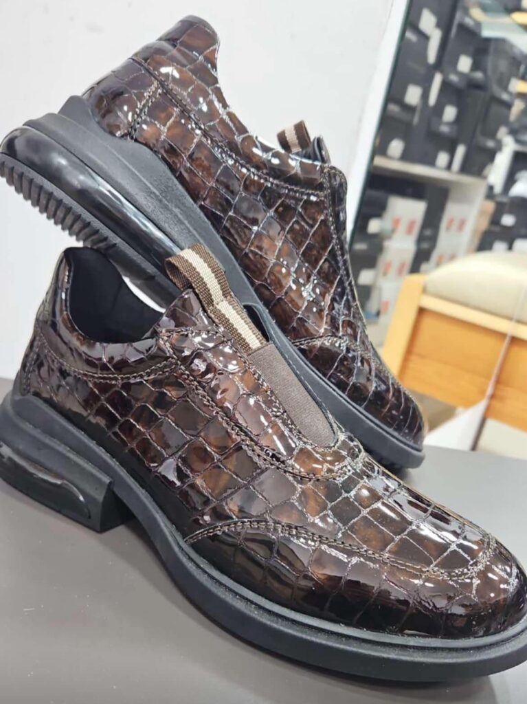85054/ Lowa croco lack